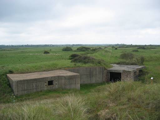 09_26-1.JPG - Old wartime gun emplacements